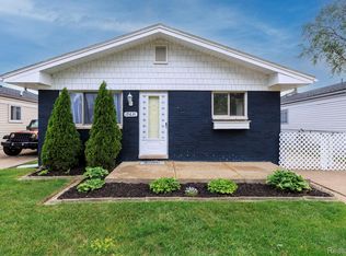 19631 Macel St, Roseville, MI 48066