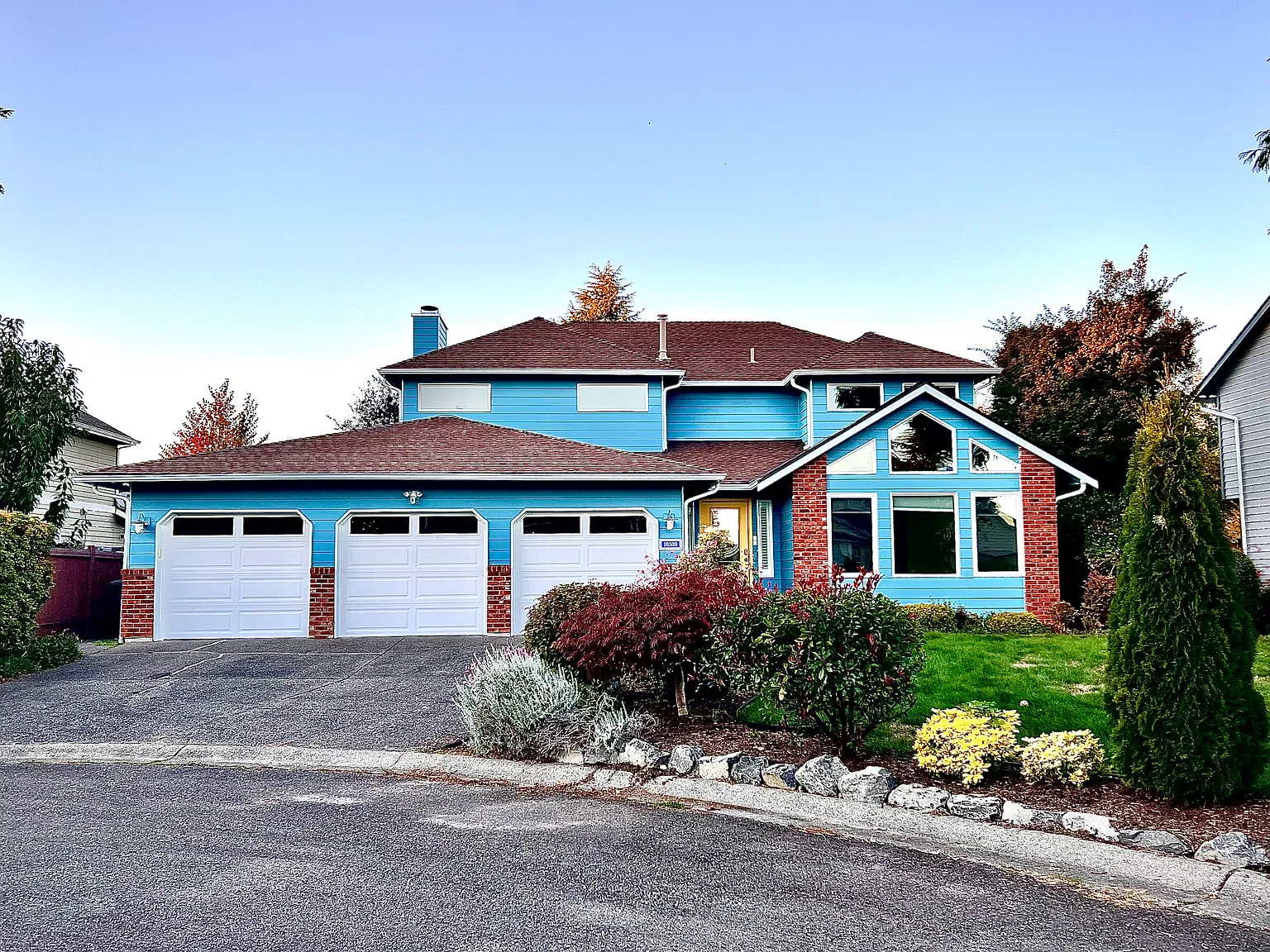 4 bed, 2.5 bath, 2412 sqft, $4,395 — Photo 1