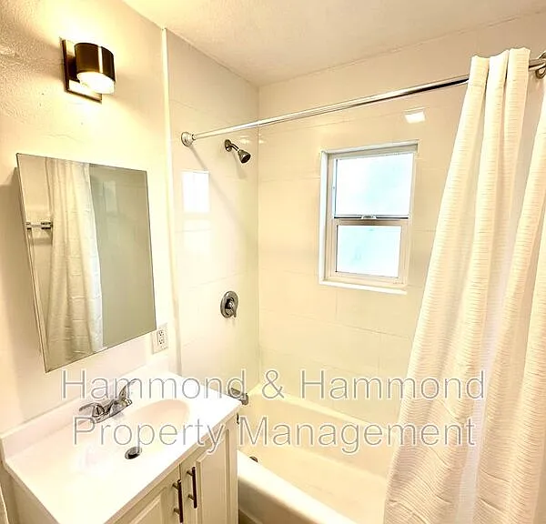 5854 Tujunga Ave #2 — Photo 23