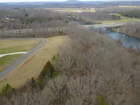 194 Waterstone Dr, Benton, TN 37307