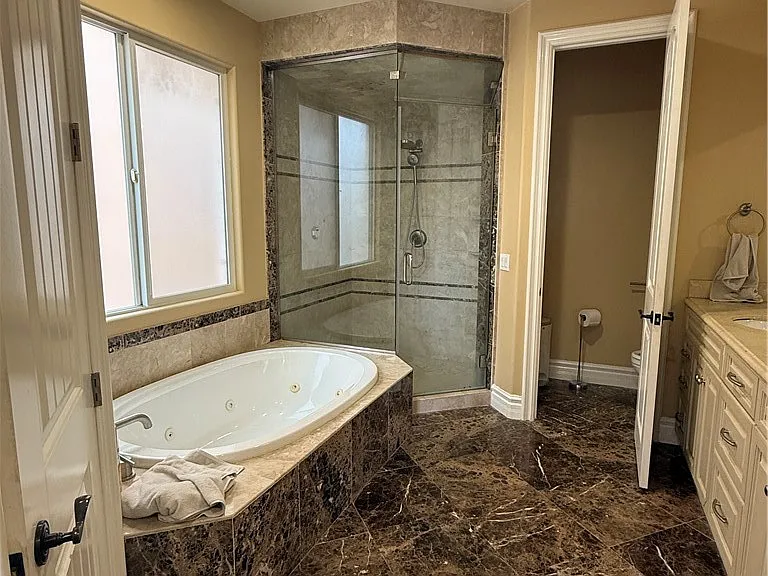 211 Chicago Ave — Photo 5