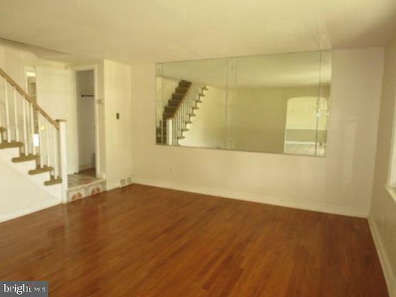 4th image of 526 Twin Oaks Dr