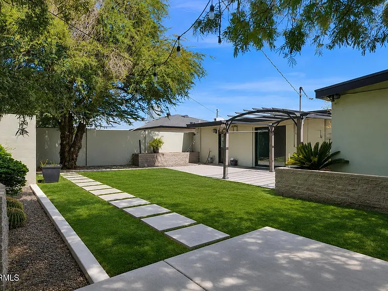 4916 E Amelia Ave — Photo 23