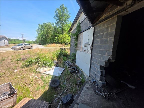 2nd image of 1082 Jacob St