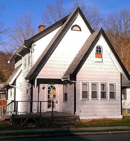 2nd image of 1038 Delhi Ave