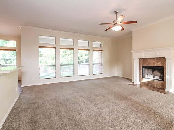 3rd image of 1104 Lakeside Dr