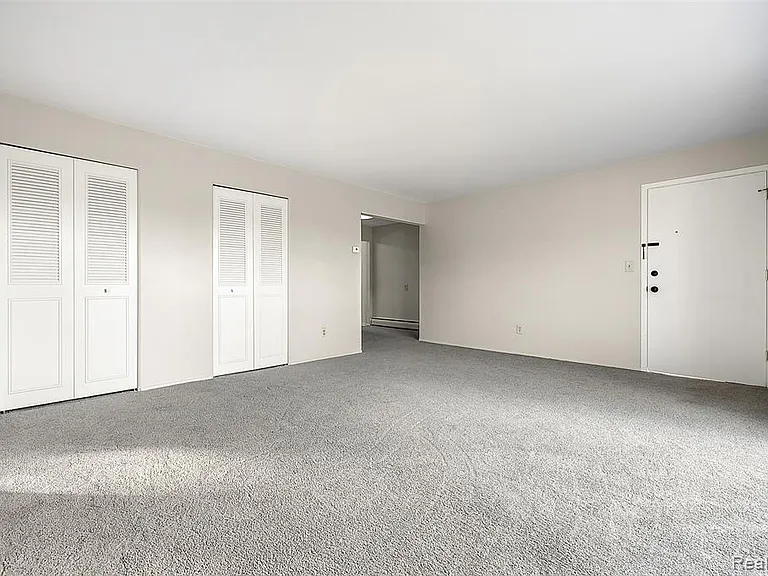 2859 E Maple Rd #15 — Photo 3