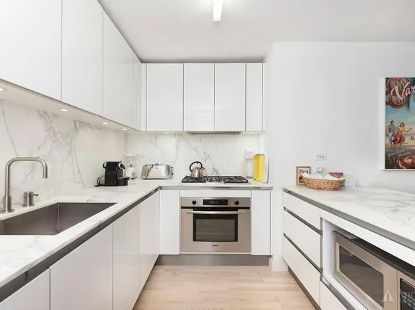 322 West 57th Street image 1 of 7