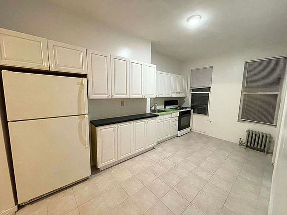 3rd image of 169 Jefferson St #L