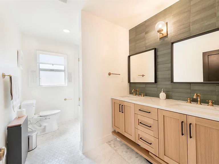 2201 E Wilson Ave — Photo 17