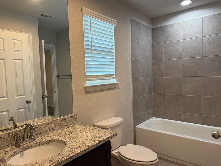 1139 Renee Way — Photo 10