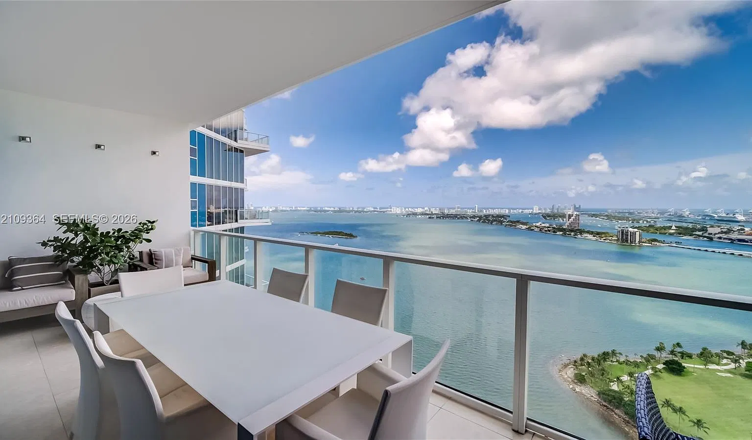 Paramount Bay Condo — Photo 1