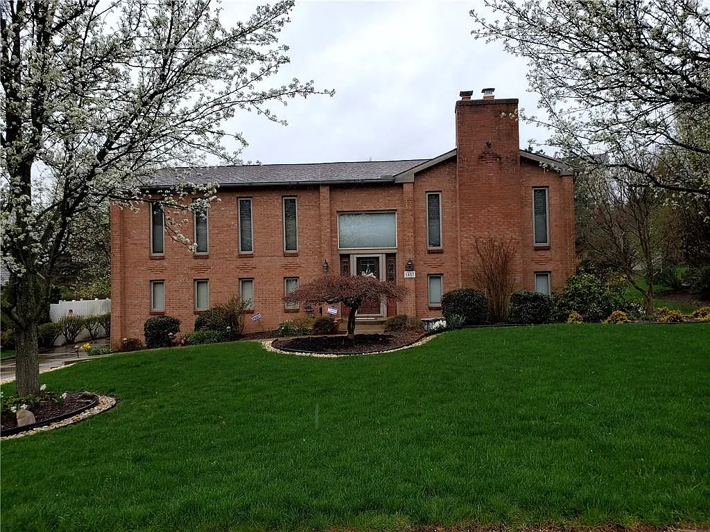 1457 Judy Ln photo 1