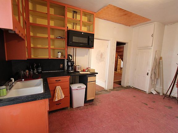 3rd image of 2704 Woodrow Ct