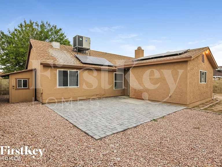 13269 N 56th Ave — Photo 15