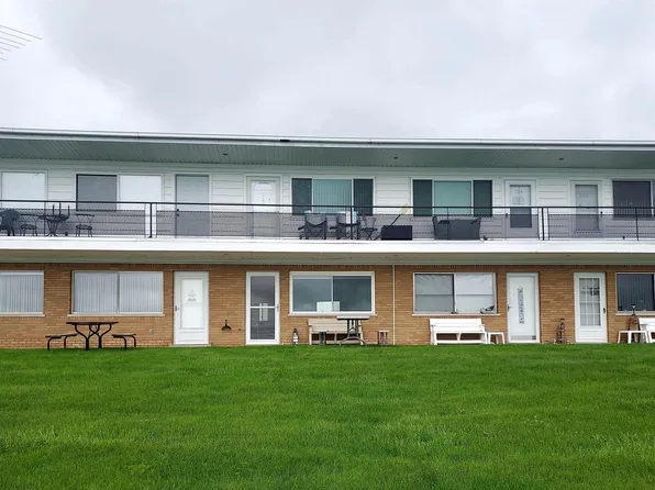 444 N Main St APT 102, Marine City, MI 48039