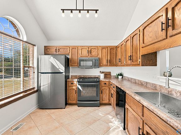 3rd image of 117 Suddith Ln