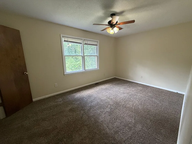 403 Lennon Dr — Photo 11