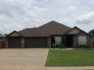 5913 S 67th St, Cave Springs, AR 72718