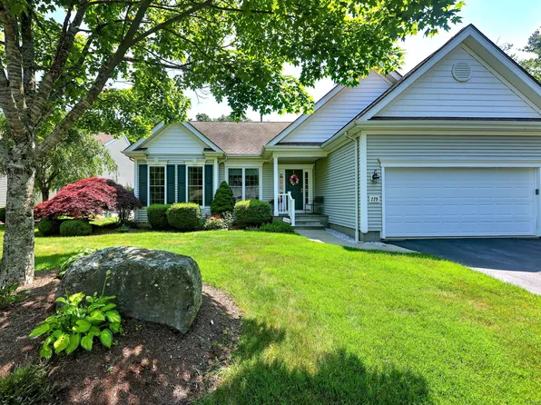 220 Chip Shot Lane #220, Oxford, CT 06478