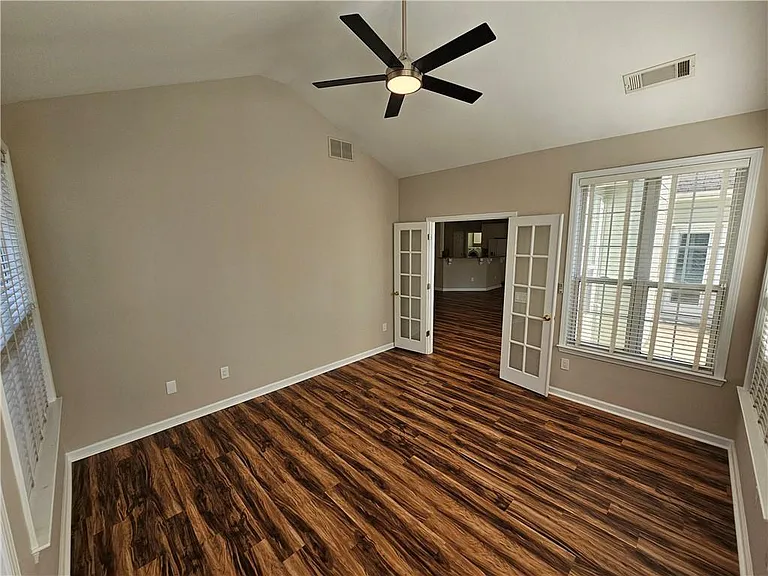 1550 Argonne Ln — Photo 9
