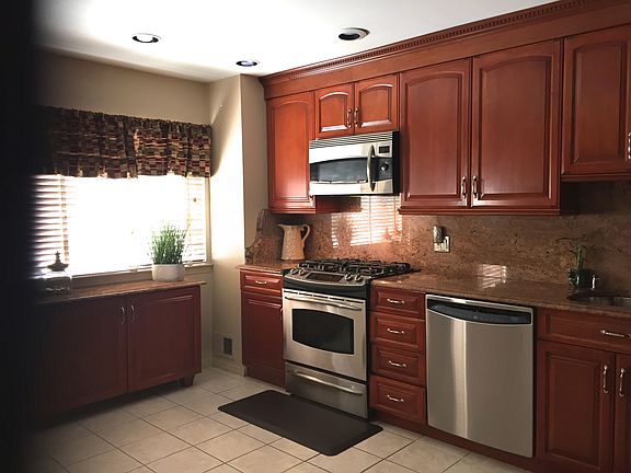 5th image of 15 Mallard Ln