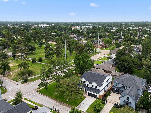 4th image of 4902 Oak Forest Dr