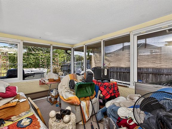 5th image of 7215 Maplehurst Dr