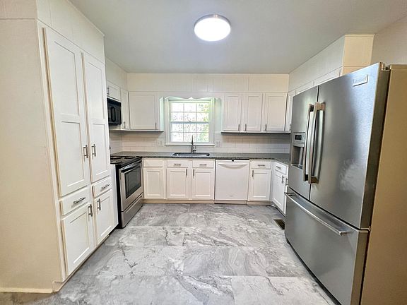 3rd image of 7812 Kinross Dr