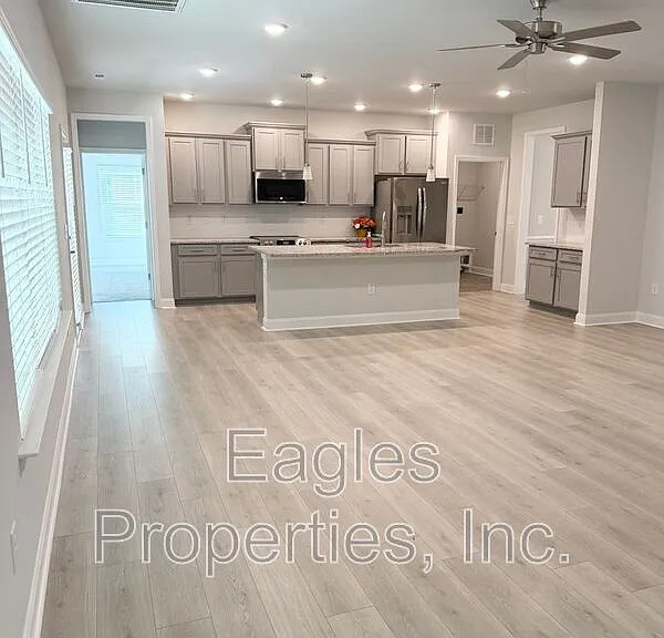 208 Bay Hill Dr — Photo 6