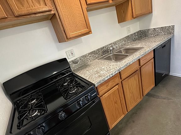 New gas stove, new dishwasher, new granite countertop!