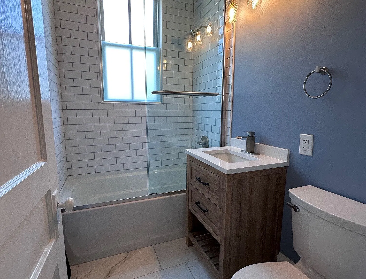 1 bed, 950 sqft, $1,299 — Photo 3