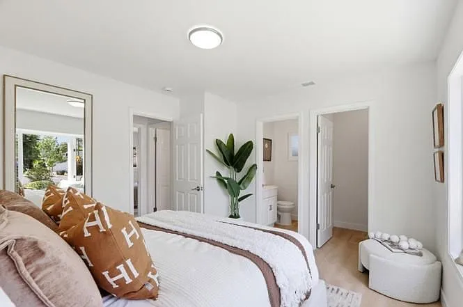 1091 W Latimer Ave — Photo 12