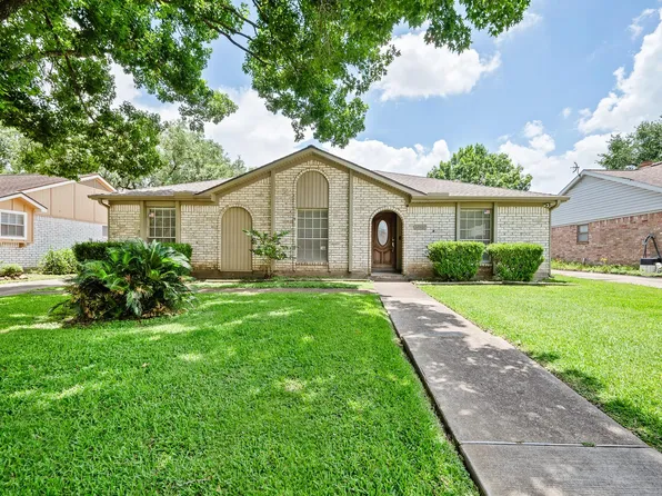 12107 Brighton Ln, Meadows Place, TX 77477