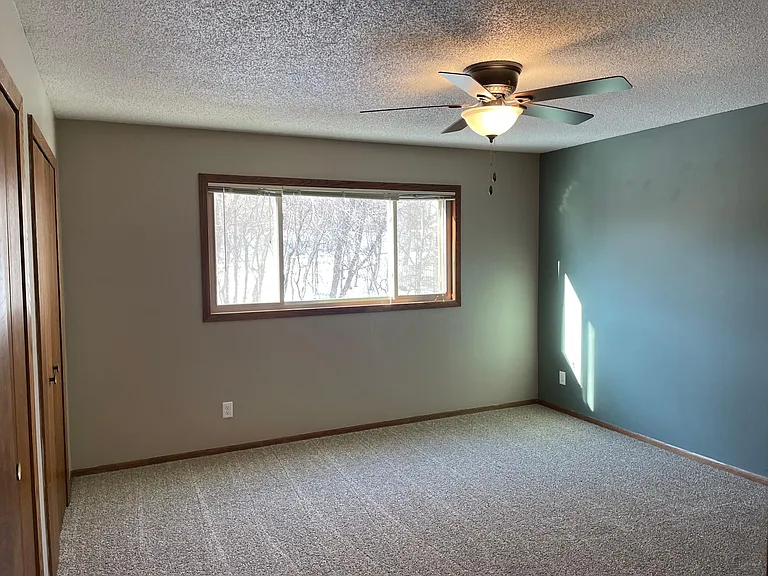 Upper-level 2nd bedroom