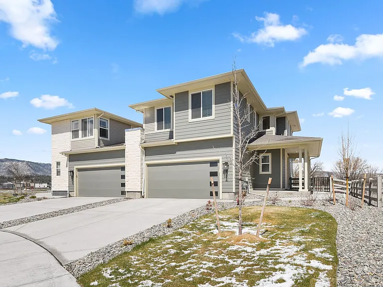 Beautiful mountain views from this 2 story villa