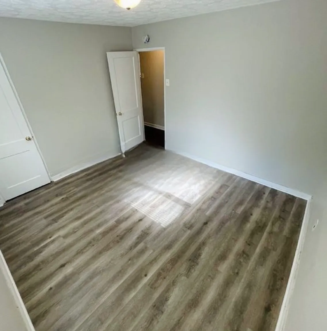 3 bed, 1125 sqft, $1,300 — Photo 3