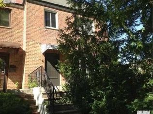 6912 222nd St, Oakland Gardens, NY 11364