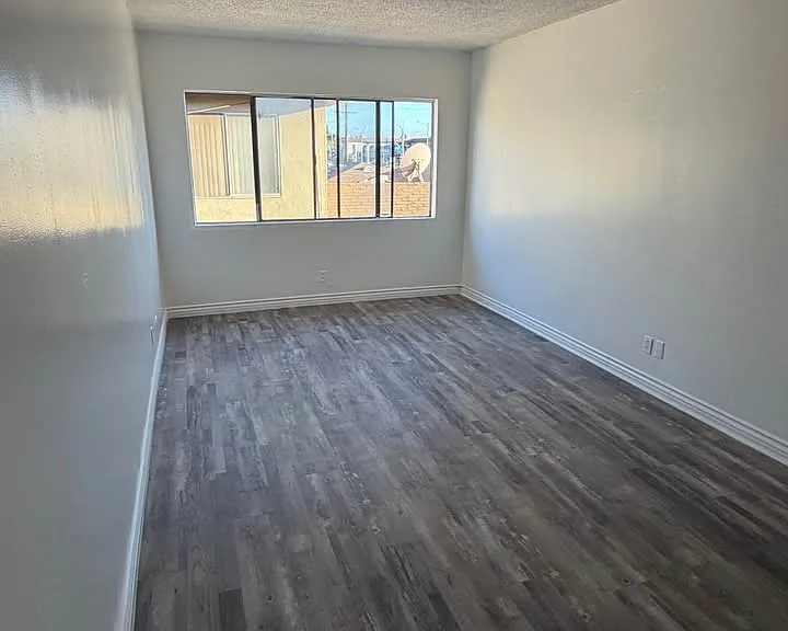 12616 Doty Ave #F — Photo 5