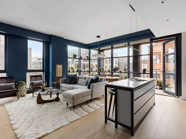 215 N 10th St #4F, Brooklyn, NY 11211