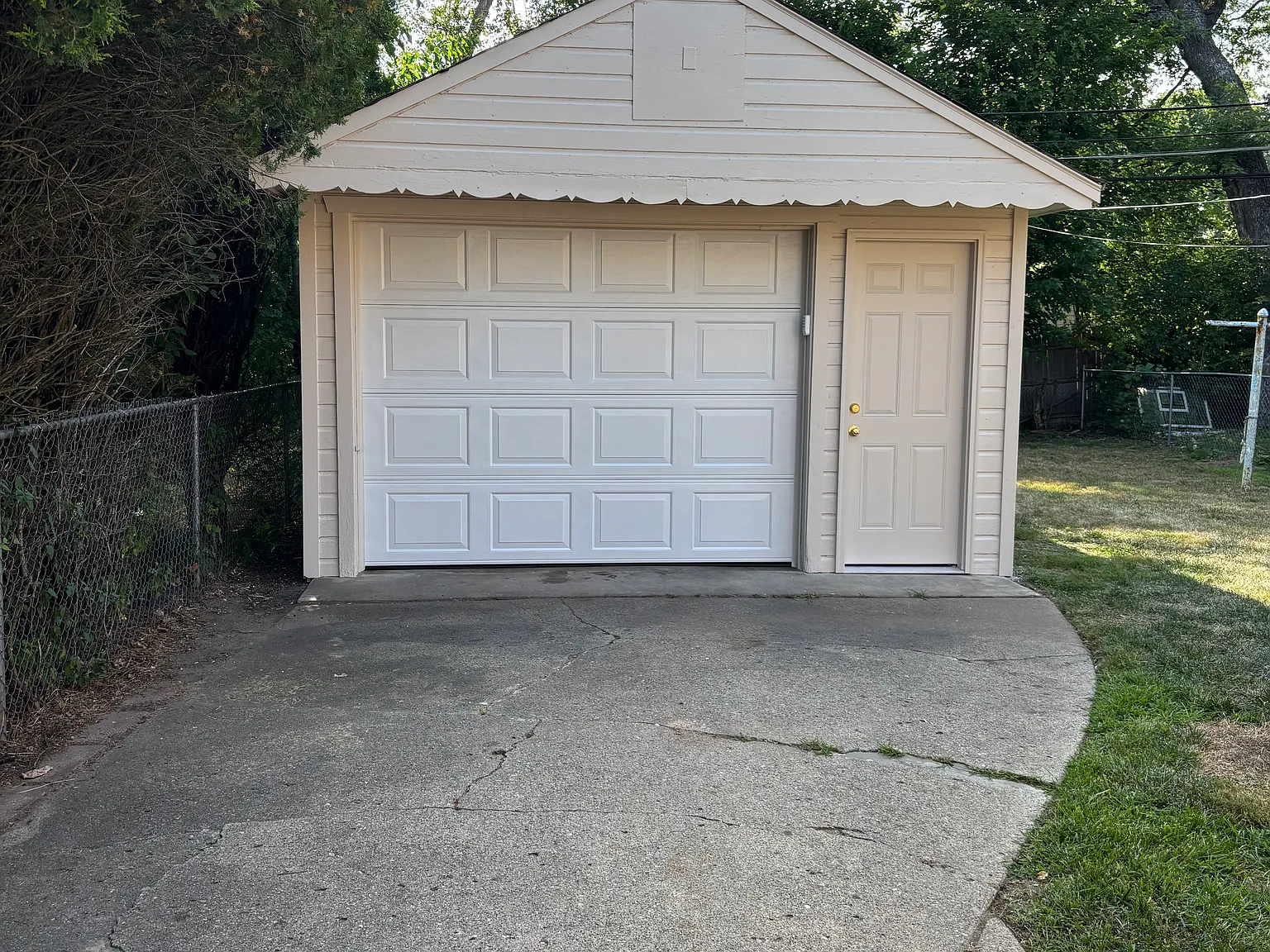 3 bed, 1042 sqft, $1,700 — Photo 4