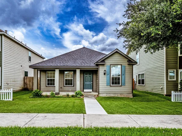 10880 S Lake Mist Ln, Willis, TX 77318