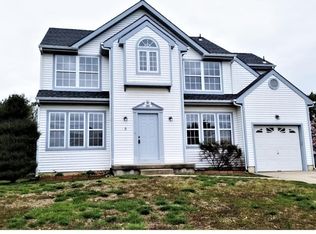 3 Mason Dr, Sicklerville, NJ 08081