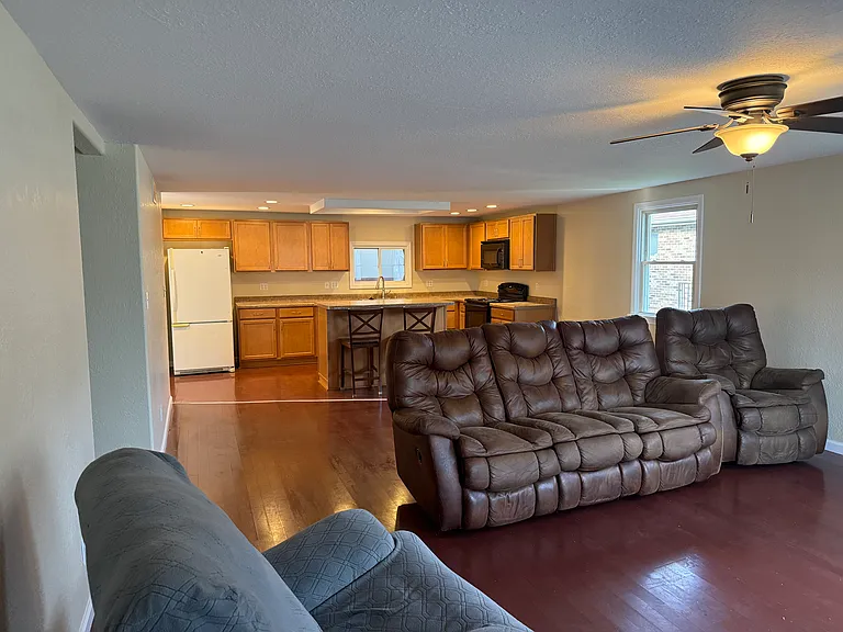 407 E Wayne St — Photo 3