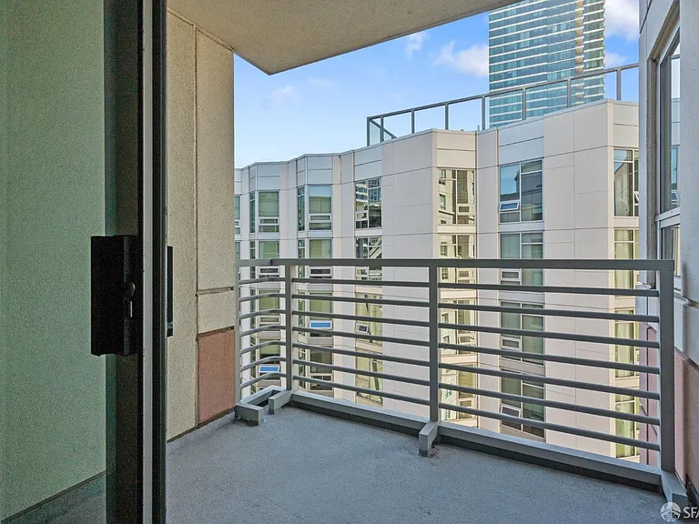 400 Beale St #1310 — Photo 15