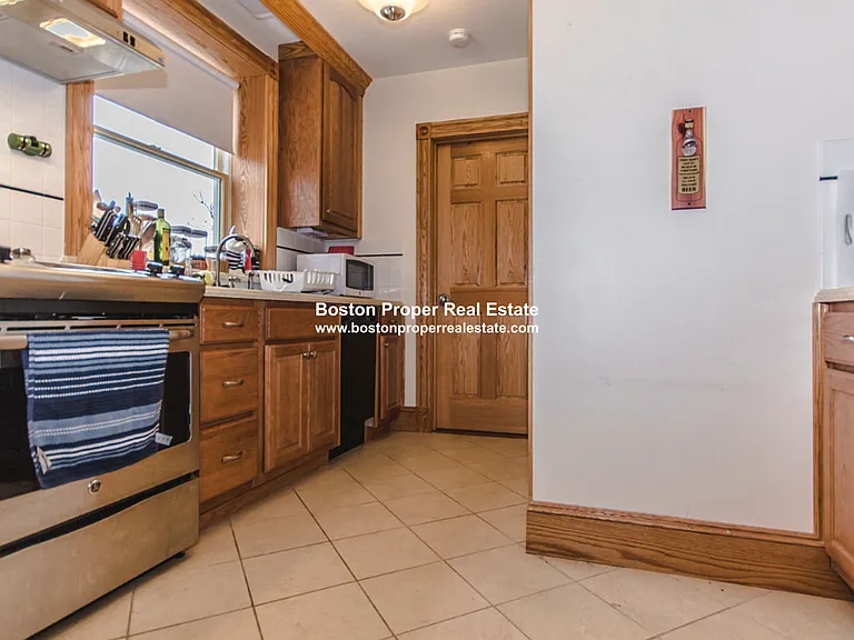 16 S Russell St — Photo 4