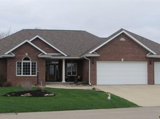 16741 Cordillera Dr, Peosta, IA 52068