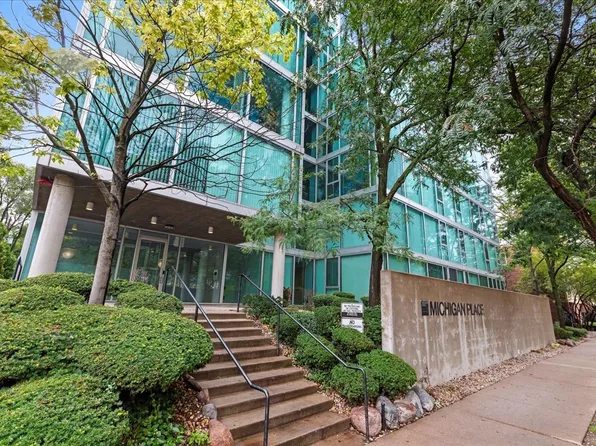 3115 S Michigan Ave APT 301, Chicago, IL 60616