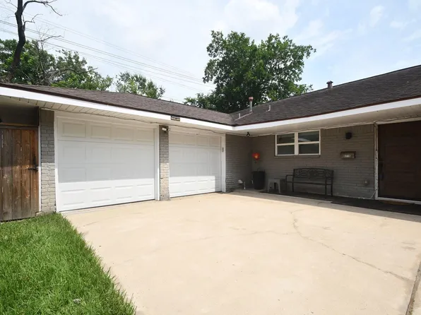 9715 Greenwillow St, Houston, TX 77096