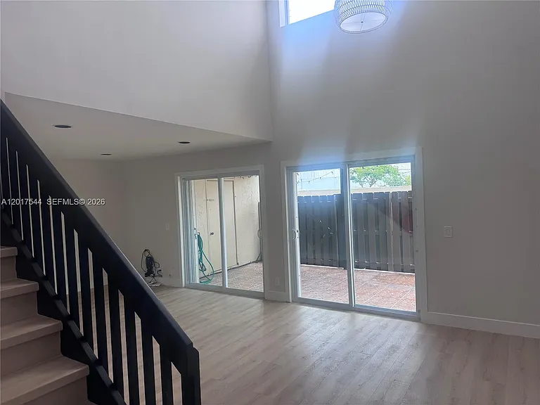 6532 NW 170th Ter — Photo 8